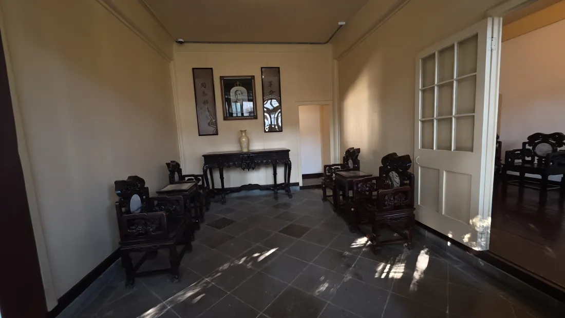 4k中式客厅壁纸｜复古实木家具背景图片 - 简约家装设计「哲风壁纸」