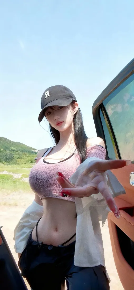 运动风美女手机壁纸｜郊野自驾背景图片 - 休闲时尚穿搭「哲风壁纸」