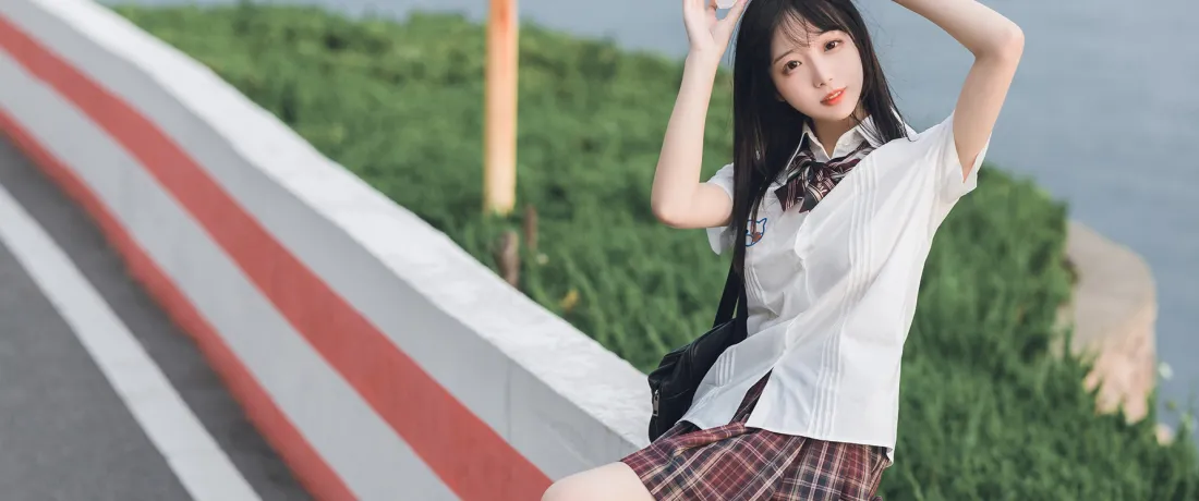 3kJK少女壁纸｜海边公路草地背景图片 - 青春氛围感人像「哲风壁纸」