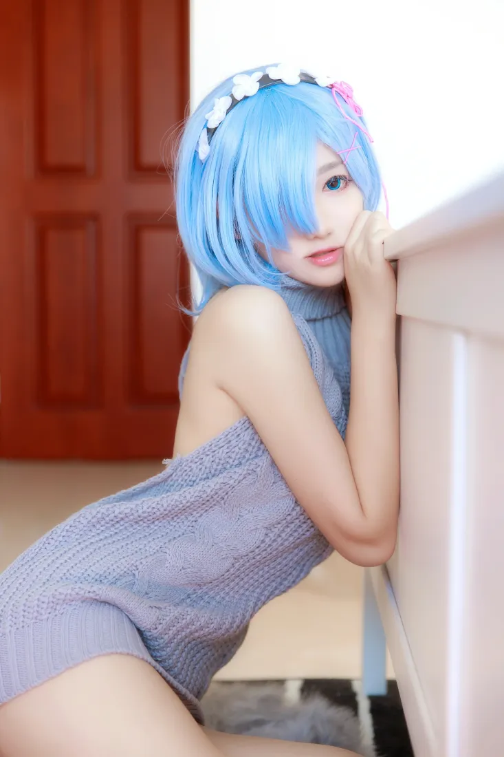 蕾姆手机壁纸｜灰色毛衣cosplay背景图片 - 南桃Momoko「哲风壁纸」