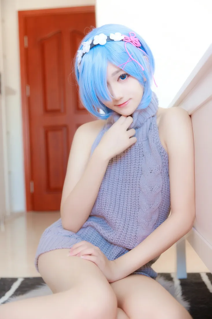 蕾姆手机壁纸｜南桃Momoko背景图片 - 灰色毛衣cosplay「哲风壁纸」