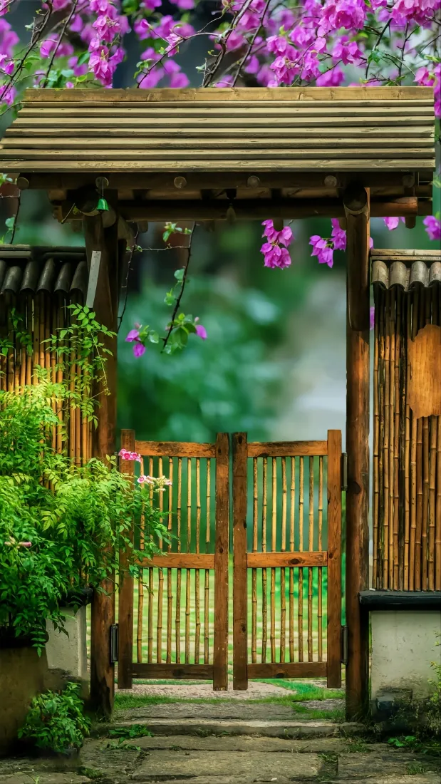 田园风景手机壁纸｜小院木门背景图片 - 治愈清新乡间风光「哲风壁纸」