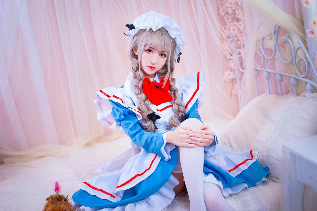 6k鳗鱼霏儿cos灰奈壁纸｜蓝白女仆背景图片 - 白丝少女「哲风壁纸」