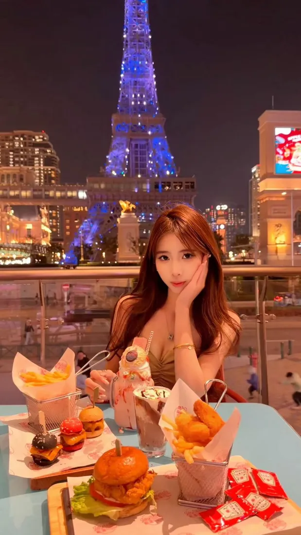 美女美食手机壁纸｜巴黎铁塔夜景背景图片 - 户外休闲打卡「哲风壁纸」
