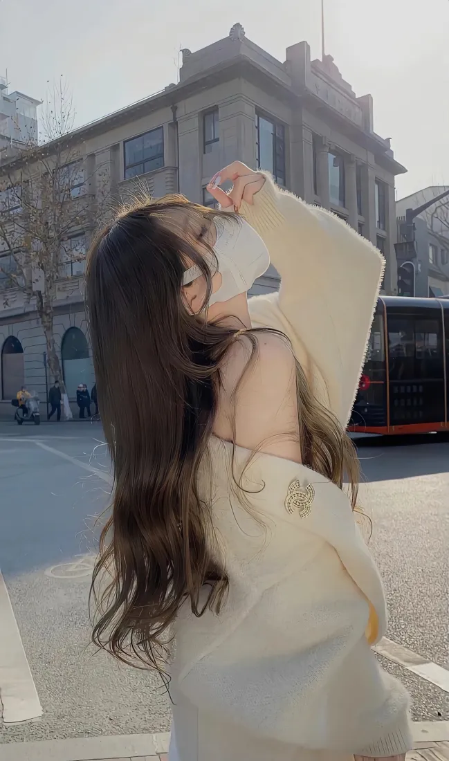 写实美女手机壁纸｜城市街头背景图片 - 氛围感穿搭写真「哲风壁纸」