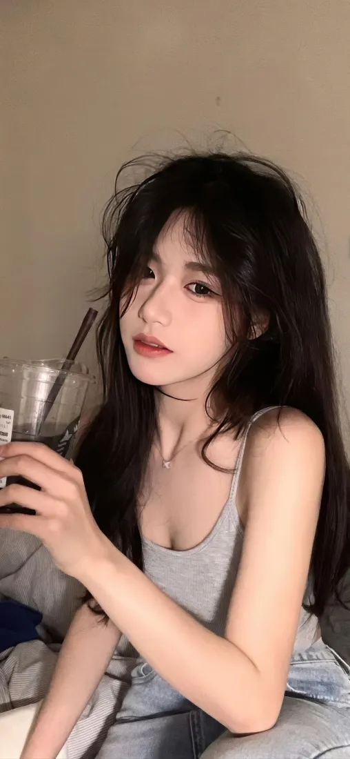 长发气质美女手机壁纸｜居家休闲背景图片 - 写实人像「哲风壁纸」