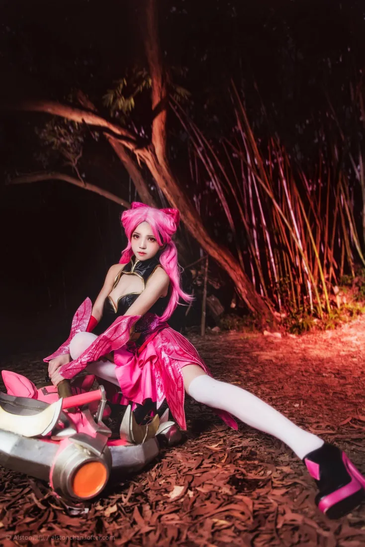 王者荣耀孙尚香蔷薇恋人手机壁纸｜夜晚树林背景图片 - 桜桃喵cosplay「哲风壁纸」