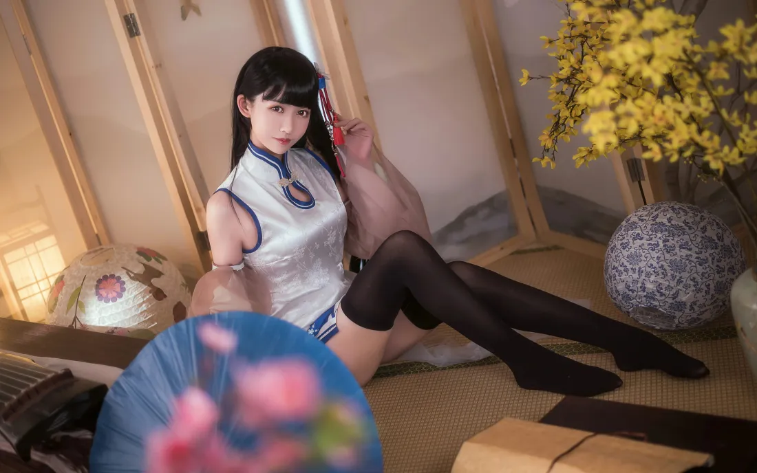 6k逸仙壁纸｜碧蓝航线cosplay背景图片 - 鳗鱼霏儿白色旗袍黑丝「哲风壁纸」