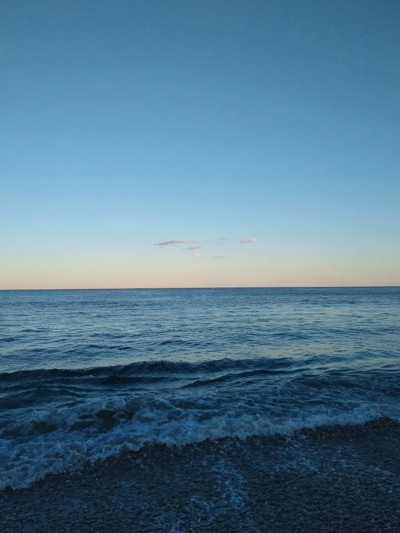 海面手机壁纸｜蓝色海洋背景图片 - 治愈海边风光「哲风壁纸」
