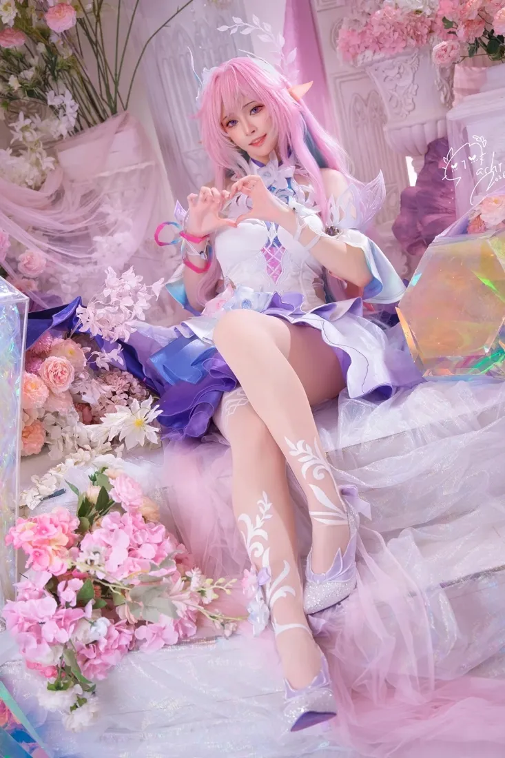 爱莉希雅cos手机壁纸｜浪漫花海背景图片 - 甜美精灵少女「哲风壁纸」