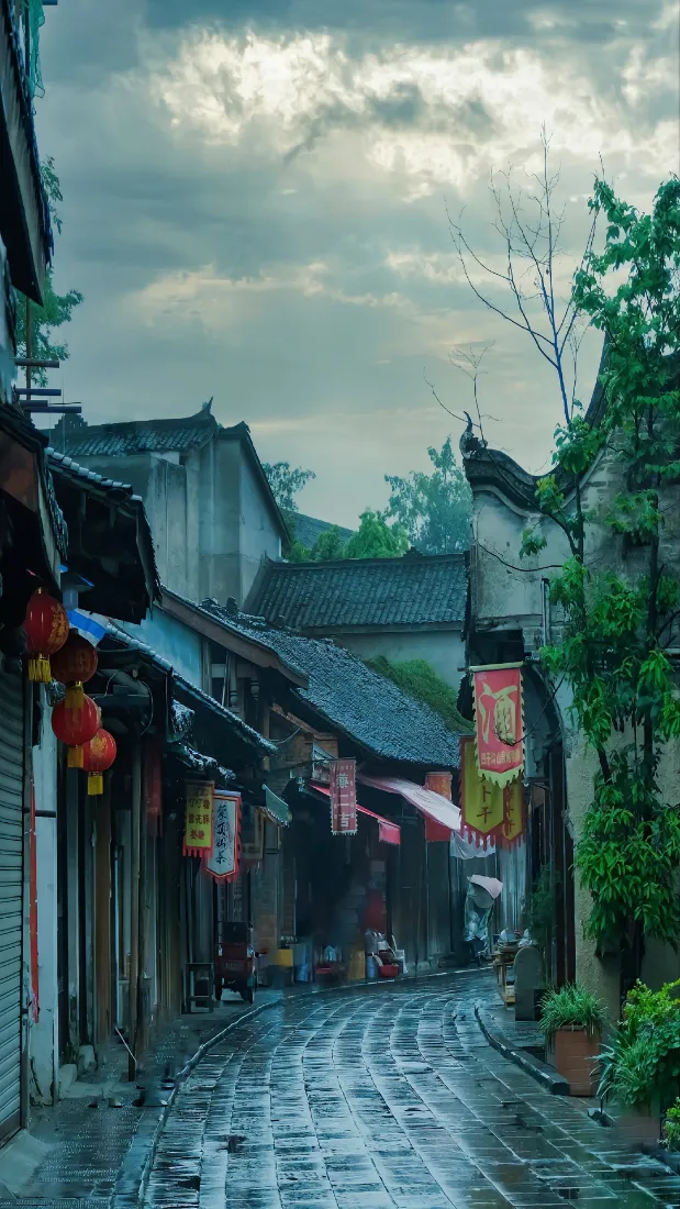 雨后古街手机壁纸｜石板路古建筑背景图片 - 安逸古镇风景「哲风壁纸」