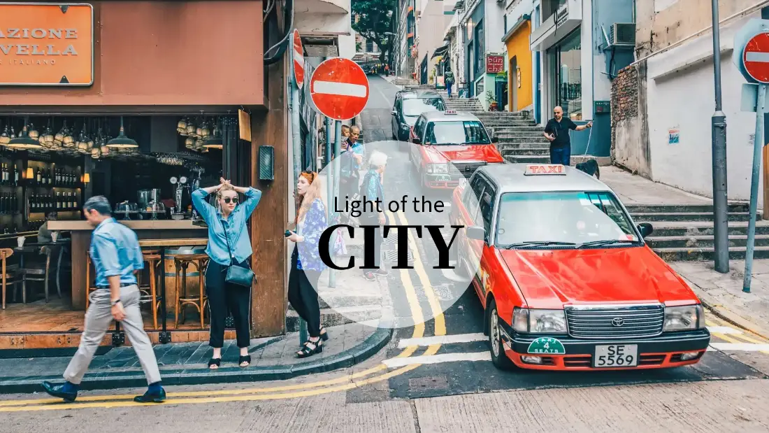 2k城市街头壁纸｜港式街道背景图片 - 红色出租车与街边行人「哲风壁纸」