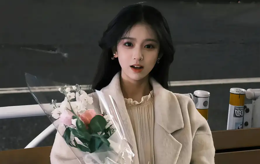 5k甜妹壁纸-女生送花壁纸和真人美女-免费下载「哲风壁纸」