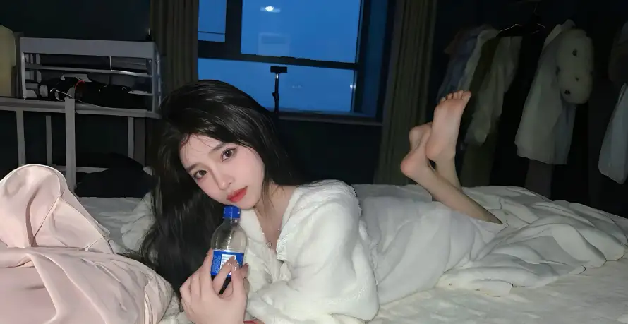 4k睡衣壁纸-美女和-热门的壁纸「哲风壁纸」