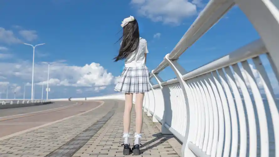 4k美女壁纸-蓝天与背影-壁纸推荐「哲风壁纸」