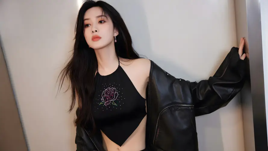 4k女明星壁纸-孟子义与肚兜写真-壁纸推荐「哲风壁纸」