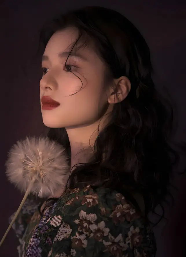 《张婧仪》手机壁纸-油画风壁纸碎花裙「哲风壁纸」