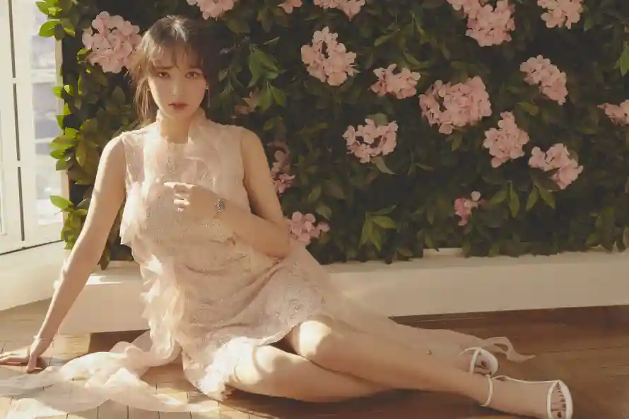 4k性感壁纸-优雅坐姿壁纸和美女-免费下载「哲风壁纸」