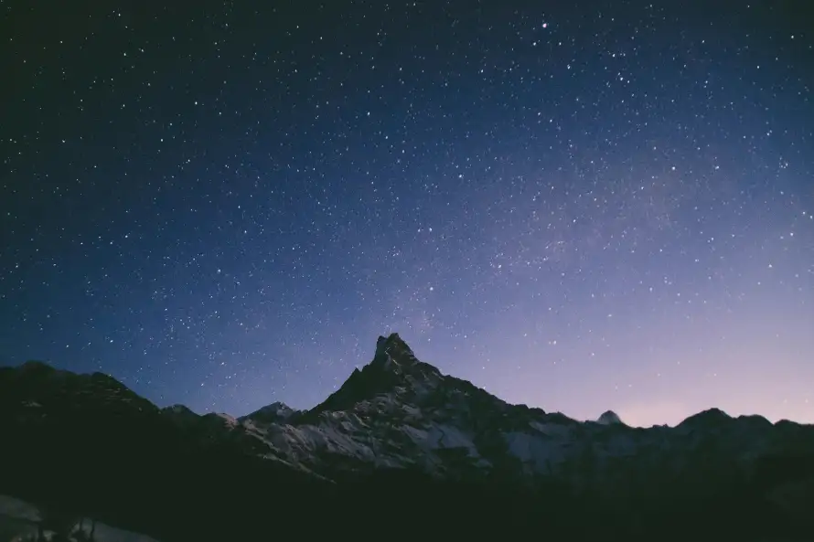 6k山脉壁纸-夜空美景壁纸和星空-梦幻山脉热门的壁纸「哲风壁纸」