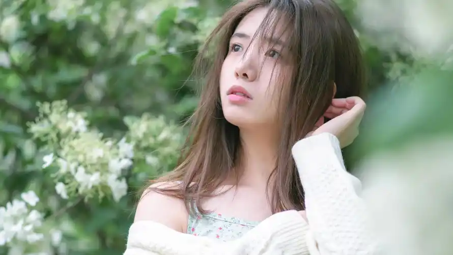 2k美女壁纸-户外场景与魅力-森林花海壁纸推荐「哲风壁纸」