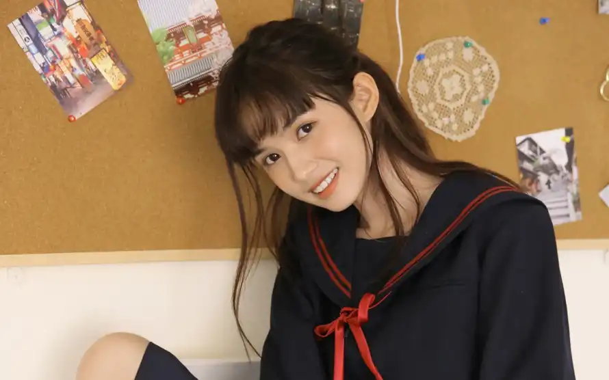 2k美女壁纸-水手服与少女写真-清新背景「哲风壁纸」