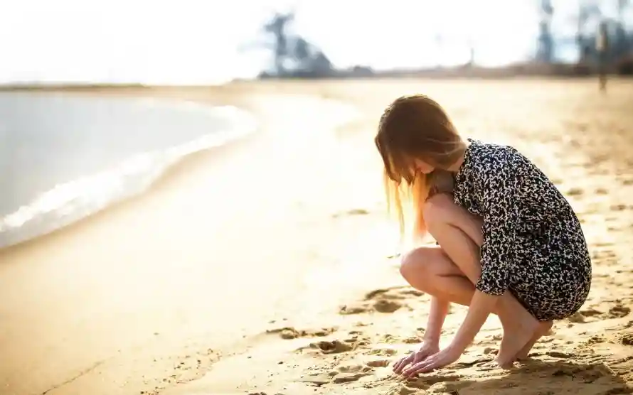 2k海滩壁纸-夏日海景与美女-夕阳沙滩壁纸推荐「哲风壁纸」