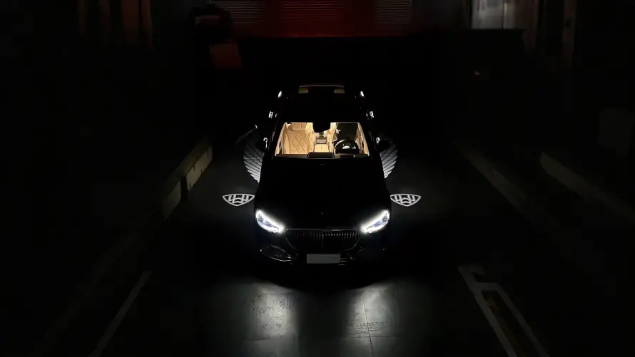 4k车灯壁纸-迈巴赫和夜间汽车-梅赛德斯「哲风壁纸」