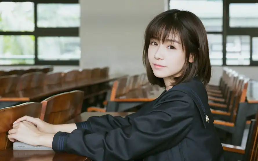 2k日系壁纸-少女写真 - 美女-教室场景壁纸推荐「哲风壁纸」