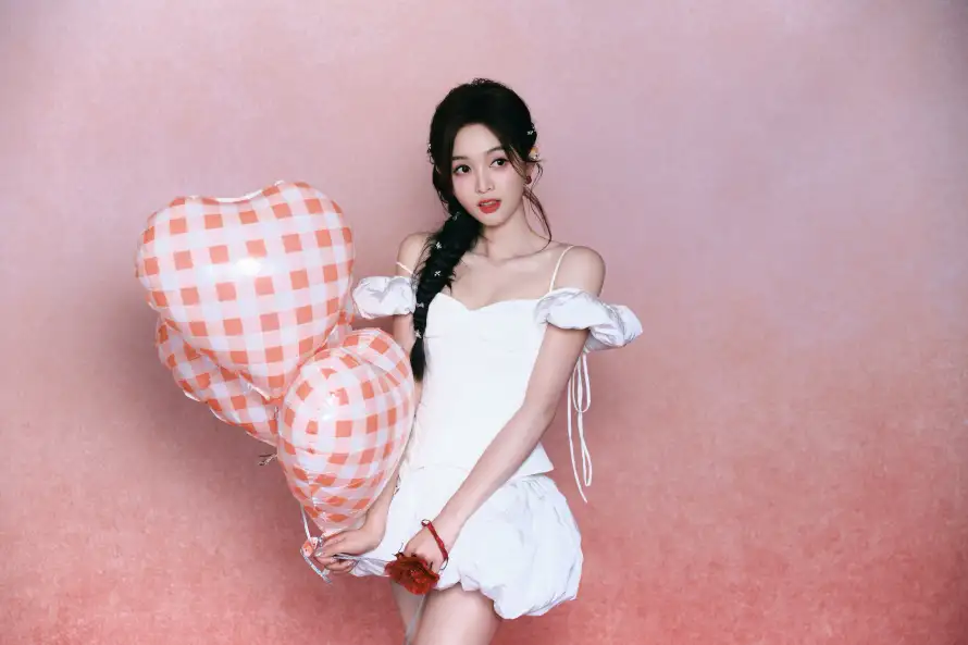 6k吴宣仪壁纸-女明星与格子气球-清新美照「哲风壁纸」