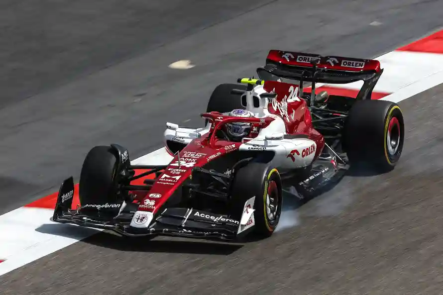 5kF1壁纸-周冠宇和F1赛车-体育竞技「哲风壁纸」