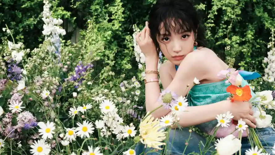 6k写真壁纸-花丛与美女-热门的壁纸「哲风壁纸」