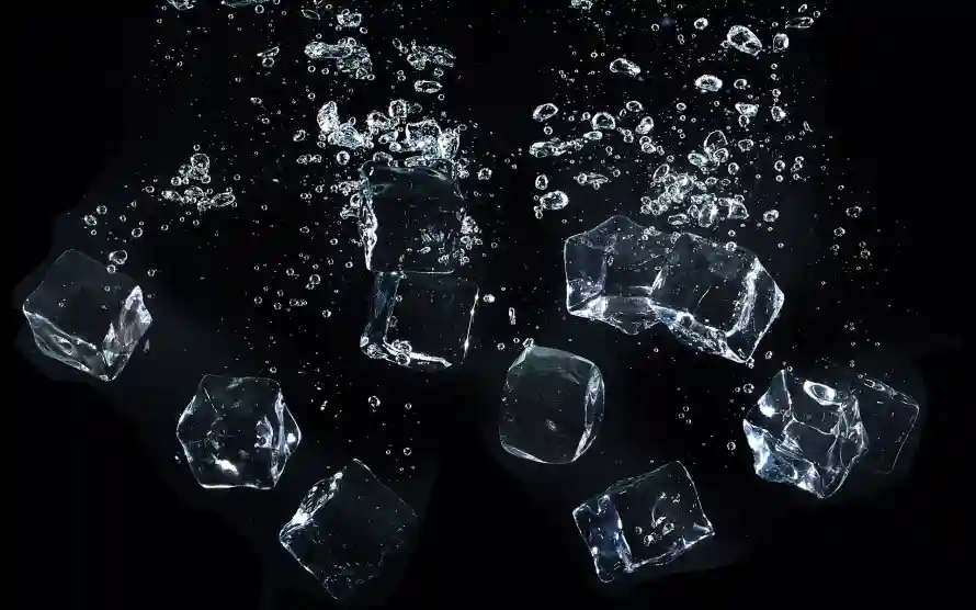 2k冰块壁纸-水元素壁纸和水花-动态飞溅免费下载「哲风壁纸」