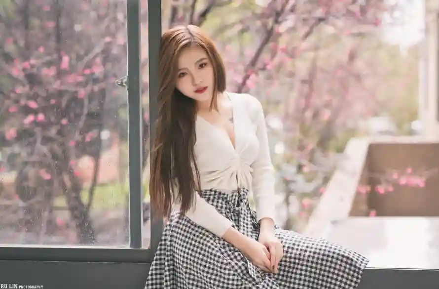 2k模特壁纸-春日场景 - 美女-樱花美女壁纸推荐「哲风壁纸」