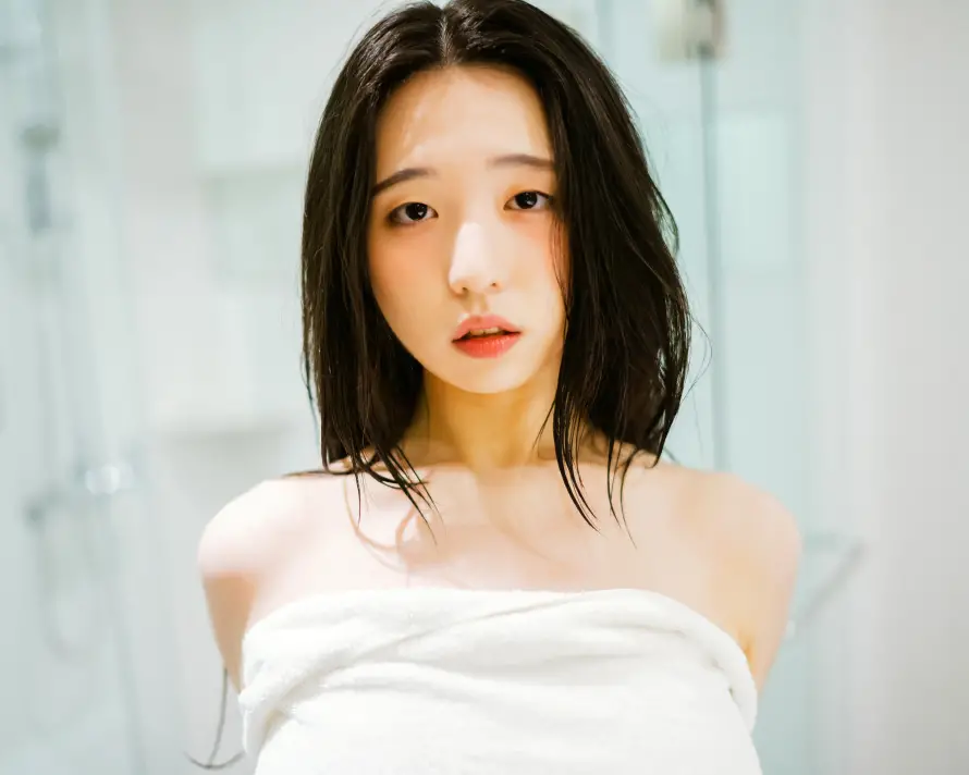4k妍雨壁纸 - 高清人像 - 写真特写 - 浴室湿发「哲风壁纸」