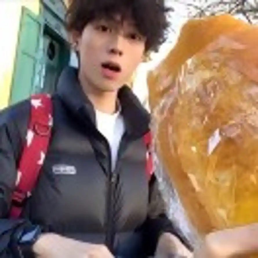 H的头像