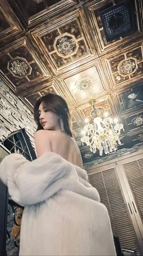 4k美女壁纸 - 小姐姐 - 华丽欧式 - 吊灯背景「哲风壁纸」