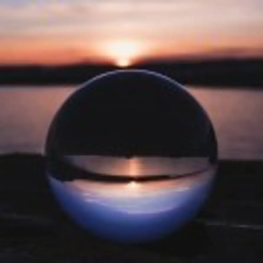 月闭上双眼的头像