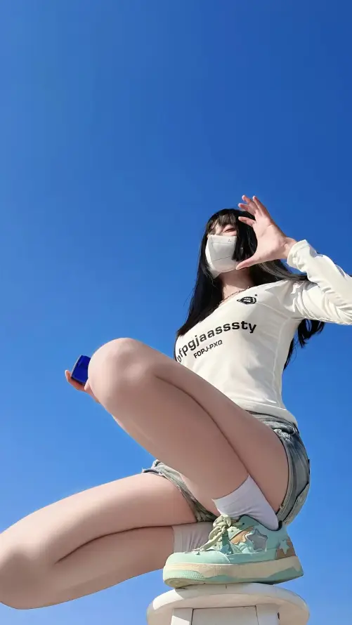 4k口罩壁纸 - 女生 - 户外 - 蓝天「哲风壁纸」