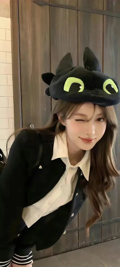 4k美女壁纸 - 氛围感 - 猫耳帽 - 俏皮表情「哲风壁纸」