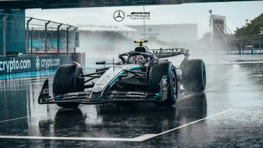 4kF1壁纸 - F1赛车 - 奔驰F1 - 雨天赛道「哲风壁纸」 4kF1壁纸 - F1赛车 - 奔驰F1 - 雨天赛道「哲风壁纸」