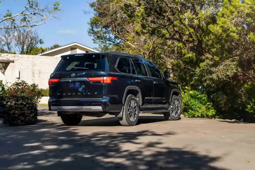 2k红木杉壁纸-户外汽车 - 硬汉代表-大型SUV「哲风壁纸」