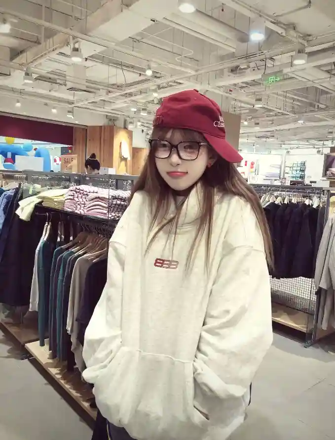 4k女生壁纸 - 清新 - 购物 - 服装店「哲风壁纸」