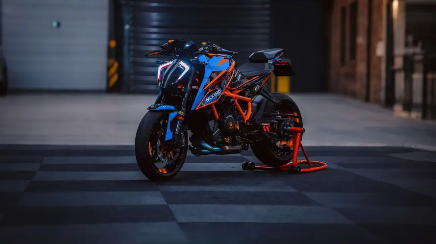 4k室内壁纸-KTM - 机车-蓝橙配色热门的壁纸「哲风壁纸」