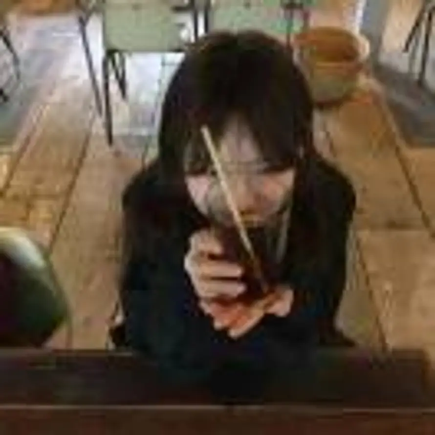 暧昧的用户头像 - 哲风壁纸