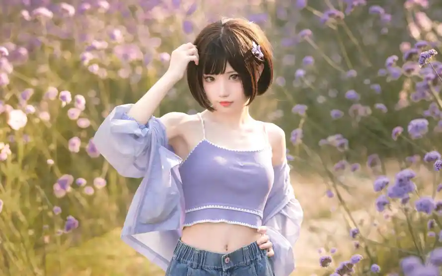 5k写真壁纸-牛仔裤壁纸和美女-浅紫吊带热门的壁纸「哲风壁纸」