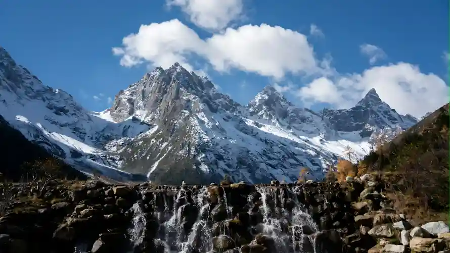 4k瀑布壁纸 - 白云 - 蓝天 - 雪山「哲风壁纸」
