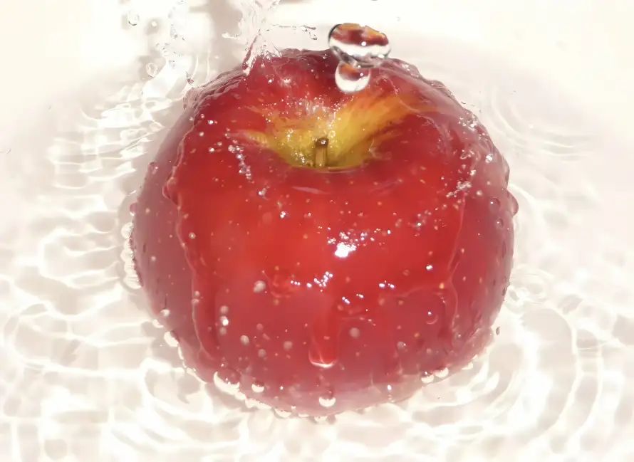 2k水果壁纸-水波纹与苹果-热门的壁纸「哲风壁纸」