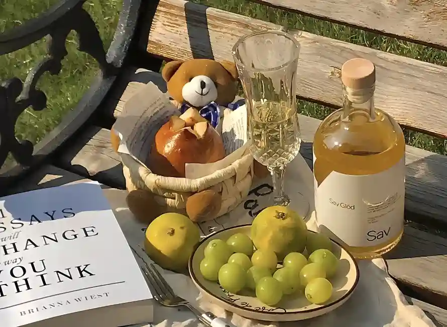 4k书籍壁纸 - 苹果 - 酒杯 - 长椅「哲风壁纸」 4k书籍壁纸 - 苹果 - 酒杯 - 长椅「哲风壁纸」