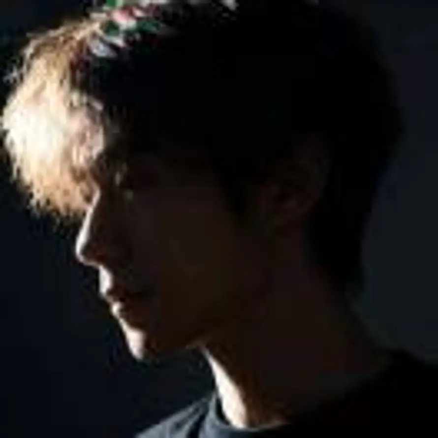 满街梧桐花开的头像