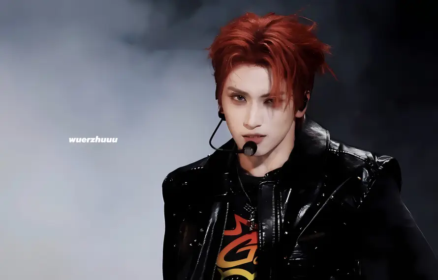 4k皮衣壁纸 - 红发 - 耳麦 - 严浩翔「哲风壁纸」